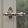 Antiker Fenstergriff aus poliertem Nickel 