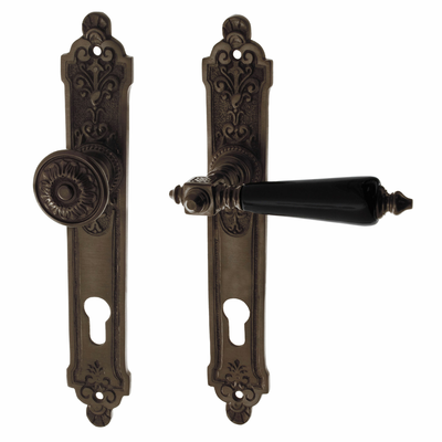 Haustürbeschlag aus Messing dunkel patiniert braun klassische Form