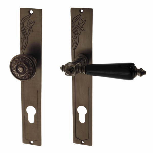 Haustürbeschlag aus Messing Jugendstil typische Form braun
