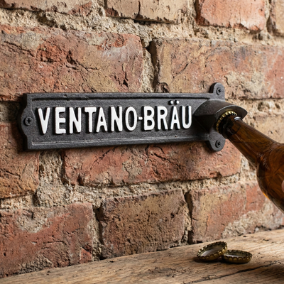 Wandflaschenöffner aus Gusseisen mit Schriftzug VENTANO-BRÄU für die Bierpause