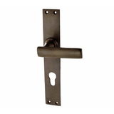 Wohnungstürbeschlag dunkel patiniert aus Messing braun schlichtes Design