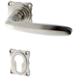 Jugendstil Wohnungstürbeschlag aus Messing - typische Form - silber