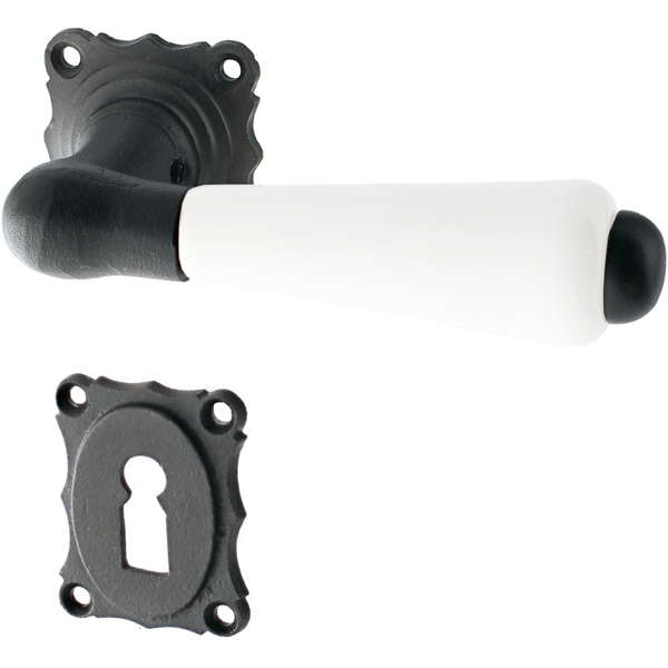 Türbeschlag aus Gusseisen, typische Form | authentisch