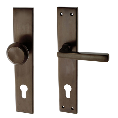 Bauhaus Stil Haustürbeschlag aus Messing schlichtes Design braun
